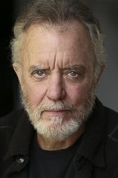 Bob McCracken interpreta Creepy Middle-Aged Man