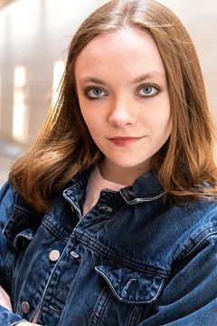 Chelsea Jurkiewicz interpreta Server