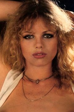 Cindy Leadbetter interpreta Mental Institution Cannibal Girl (uncredited)