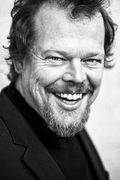 Bernd Hölscher interpreta Judge Ranft