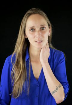 Sarah McGuire interpreta Katie Phipps