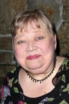 Mary Stout interpreta Felicity Thomson
