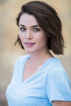 Amanda Joy Erickson interpreta Suzanne