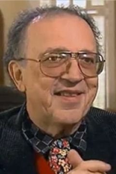 Stanley Ralph Ross interpreta Arab Singer (voice) (uncredited)