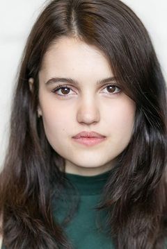 Chloe Sweetlove interpreta Zoe