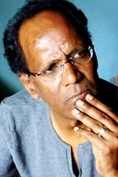 Veerendra Saxena interpreta Coventry Island Man