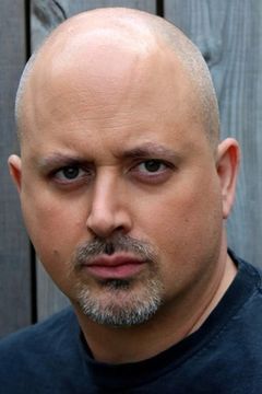 Matthew D. Matteo interpreta Bobby