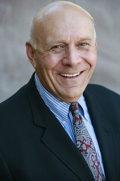 Milt Kogan interpreta Heller