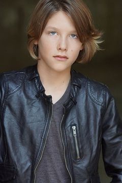 Cale Rush interpreta Gun Store Kid / Himself