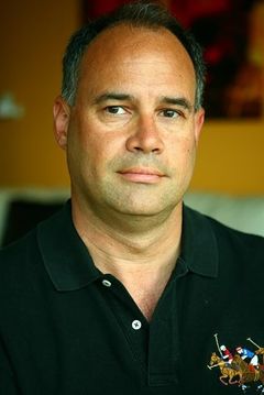 Richard Tavernaro interpreta Deland Umpire