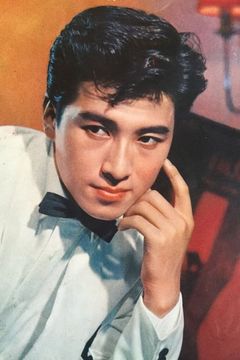 Akira Takarada interpreta Immigration Officer