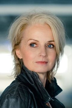 Emanuela von Frankenberg interpreta Agnes Schwandt