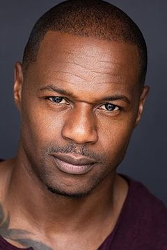 Jermaine Rivers interpreta Intergang Sniper