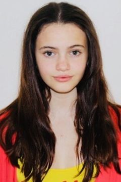 Skye Lucia Degruttola interpreta Esme Keating