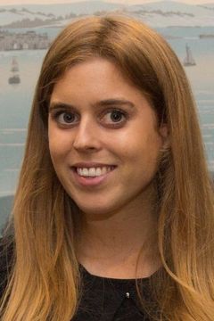 Princess Beatrice interpreta Lady in Waiting (uncredited)