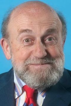 Enrico Beruschi interpreta il prete