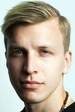 Artem Nemov interpreta militia member