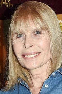 Candice Patou interpreta Candice