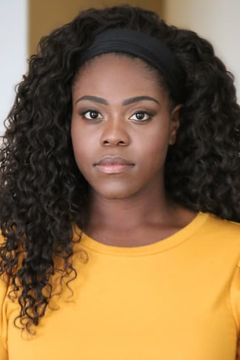 Nicole Dele interpreta Store Clerk