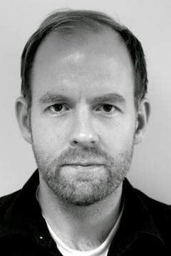 Tom Aksel Mathisen interpreta Sponsor Man