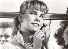 Cindy Carol interpreta Betty