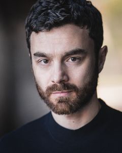 Ilan Goodman interpreta Diana's Assistant #1