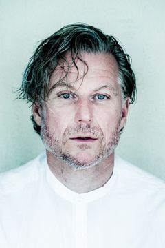 Dirk Borchardt interpreta Friedhelm Strobel