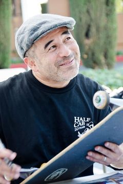 Steve Caballero interpreta Skateboarder