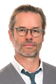 Guy Pearce interpreta Thomas Clay