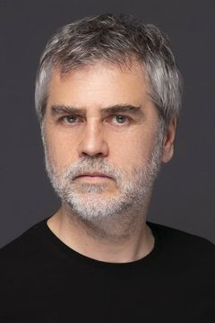 Serhat Tutumluer interpreta Hazar Şadoğlu