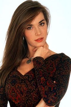 Eva Pope interpreta Anya