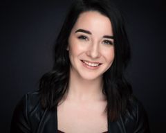 Kally Berard interpreta Sierra Kuchinko