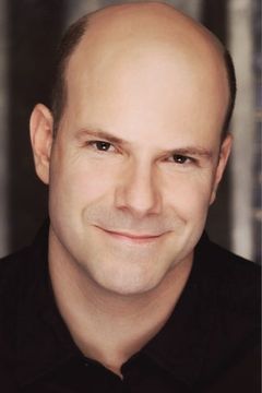 Darrin Baker interpreta Green Guy