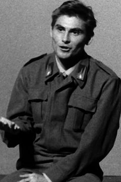 Allen Midgette interpreta Teodoro, the soldier