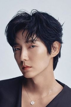 Lee Joon-gi interpreta Commander Lee