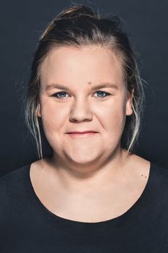 Julia Graefner interpreta Vet's Daughter