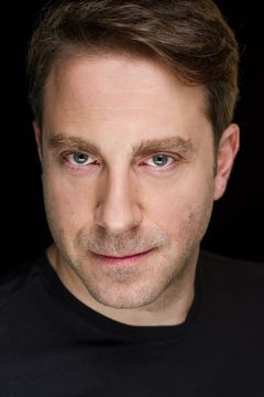 Gordan Kičić interpreta Bob Razwell