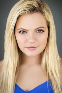 Kyla Deaver interpreta April Perron