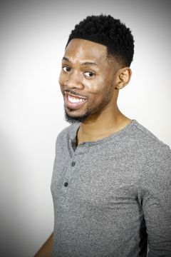 Alphonso McAuley interpreta Walt