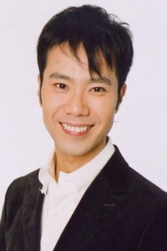 Takashi Fujii interpreta TV Host