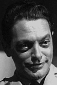 Bernard Kates interpreta Colonel Jack Ruppert