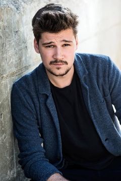 Max Beier interpreta Tobias Ehrlinger