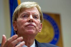 David Duke interpreta Self (archival footage)