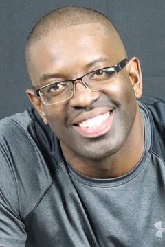 Maurice Sardison interpreta Auction Guest