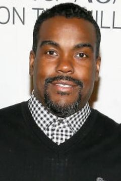 Rodney Jerkins interpreta Self