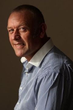 Andy Kidd interpreta Job Centre Guard
