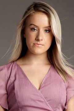Gwyneth Anne Trumbore interpreta High School Student