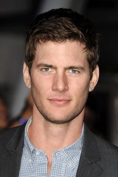 Ryan McPartlin interpreta Devon Woodcomb / Captain Awesome