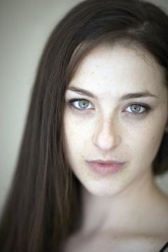 Angelica Barbareschi interpreta Receptionist