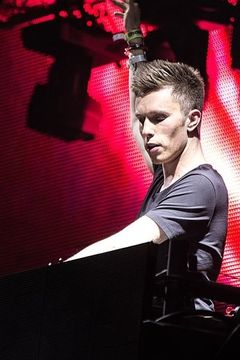 Nicky Romero interpreta Self (uncredited)